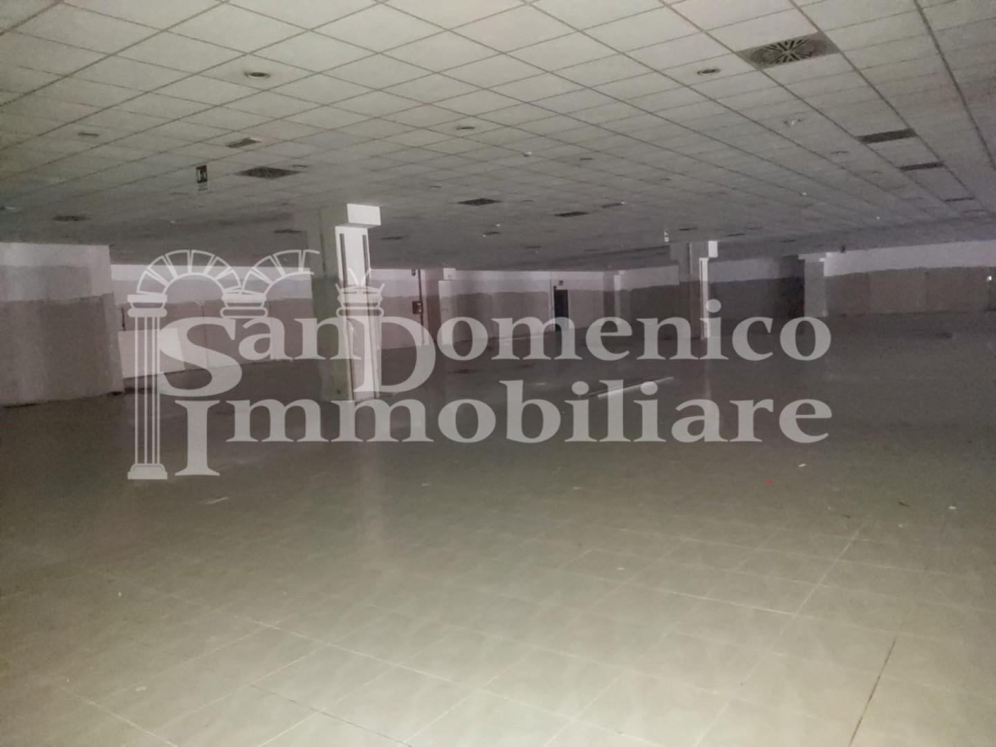 capannone in vendita a Cascina