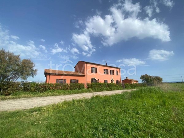 casa indipendente in vendita a Cascina in zona Latignano