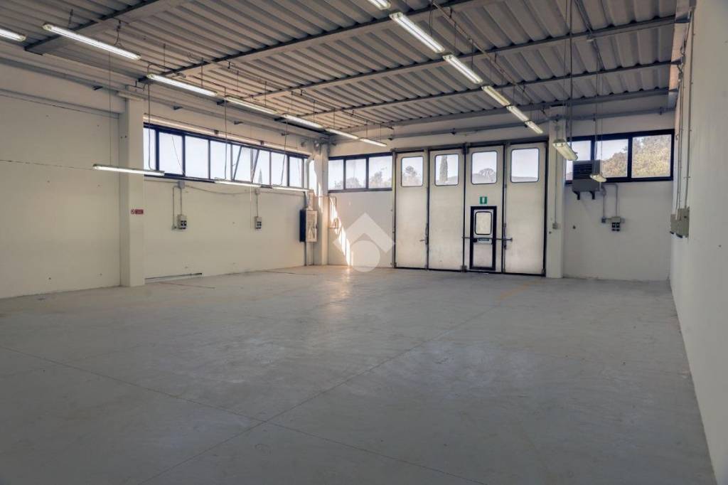 casale in vendita a Cascina