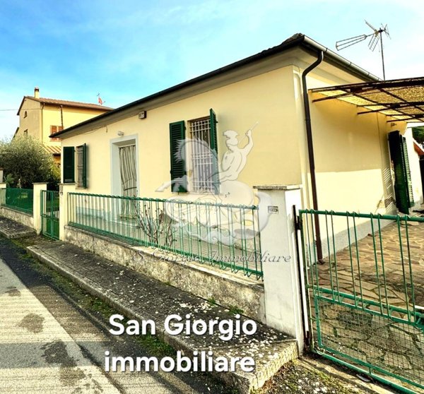 casa indipendente in vendita a Cascina