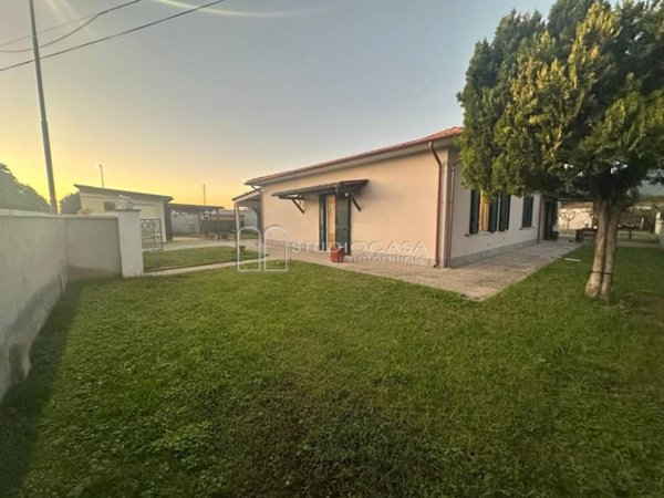 casa indipendente in vendita a Cascina in zona Ripoli