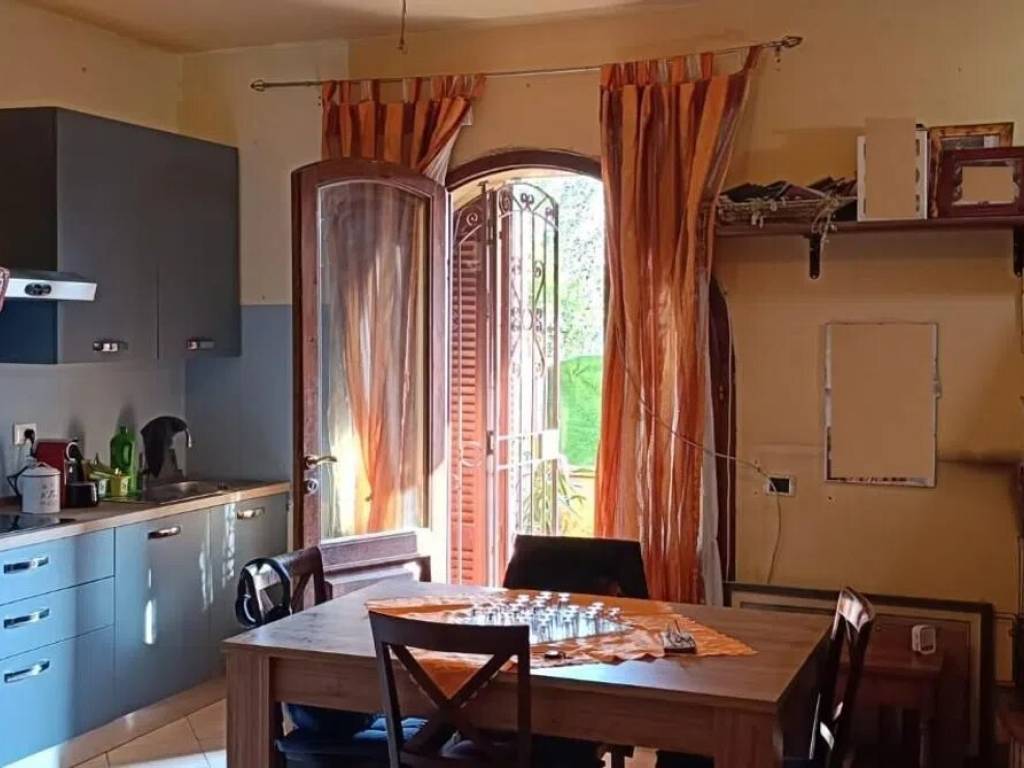casa indipendente in vendita a Cascina in zona Latignano