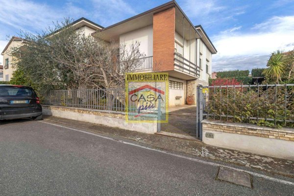 casa indipendente in vendita a Cascina in zona Navacchio