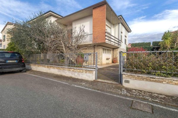 casa indipendente in vendita a Cascina in zona Navacchio