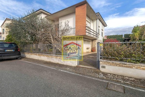 casa indipendente in vendita a Cascina in zona Navacchio