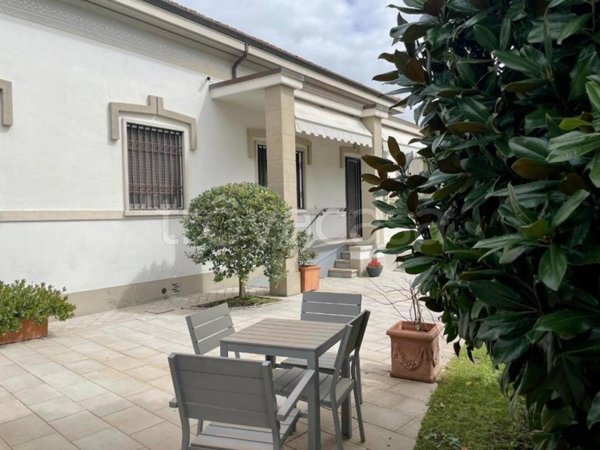 casa indipendente in vendita a Cascina in zona Navacchio