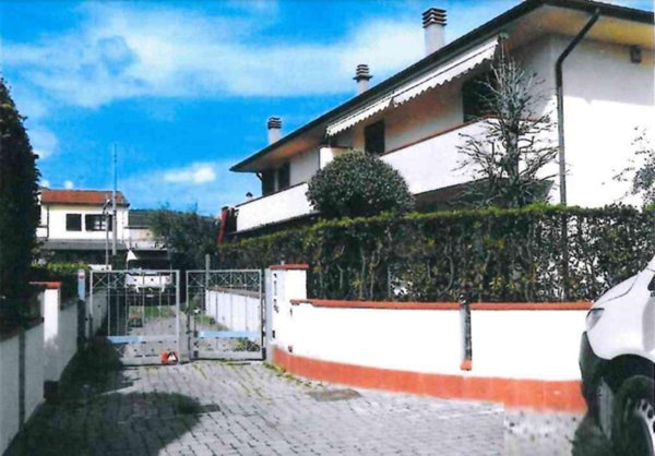 casale in vendita a Cascina