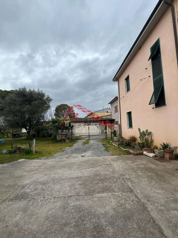 casa indipendente in vendita a Cascina