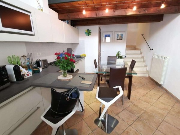 casale in vendita a Cascina in zona Navacchio