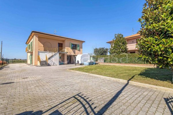 casa indipendente in vendita a Cascina