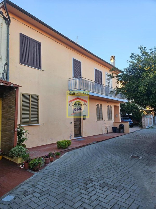 casa indipendente in vendita a Cascina in zona San Frediano a Settimo