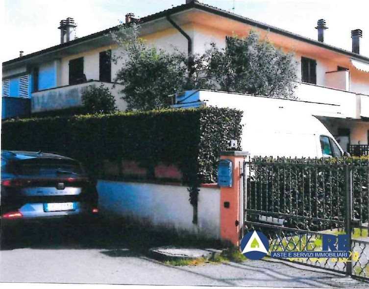 casa indipendente in vendita a Cascina