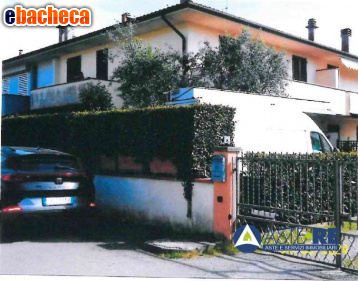 casa indipendente in vendita a Cascina