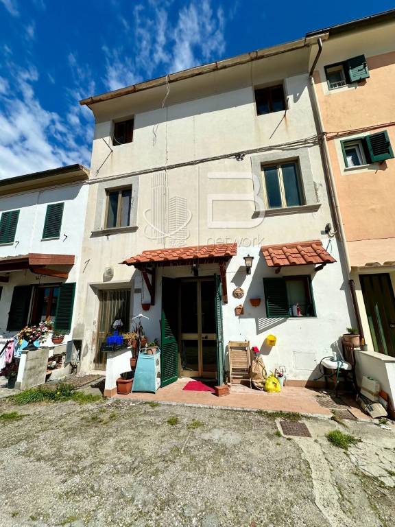 casa indipendente in vendita a Cascina in zona San Casciano