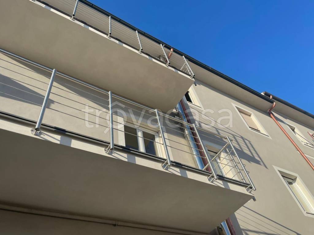 appartamento in vendita a Cascina in zona San Lorenzo a Pagnatico