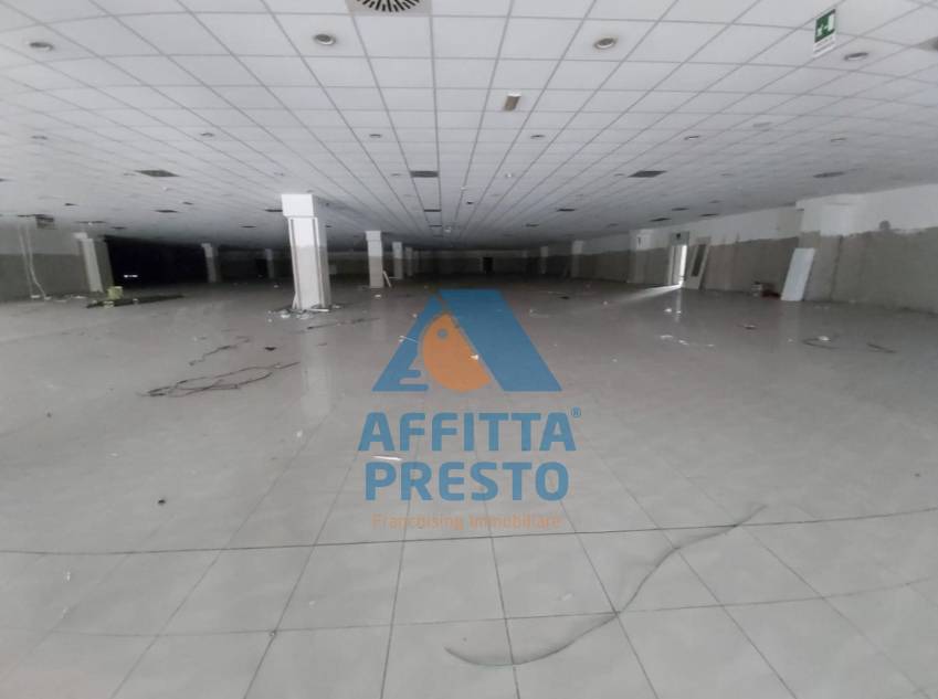capannone in vendita a Cascina