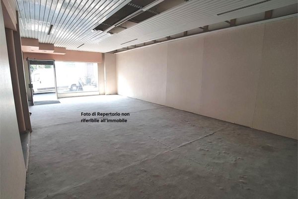 locale di sgombero in vendita a Cascina in zona San Frediano a Settimo