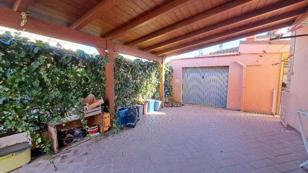 casa semindipendente in vendita a Cascina in zona Casciavola