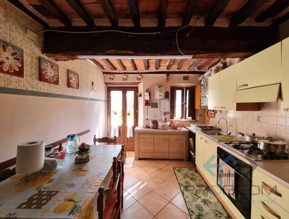 casa indipendente in vendita a Cascina