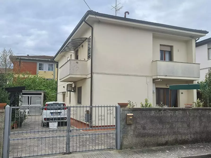 casale in vendita a Cascina