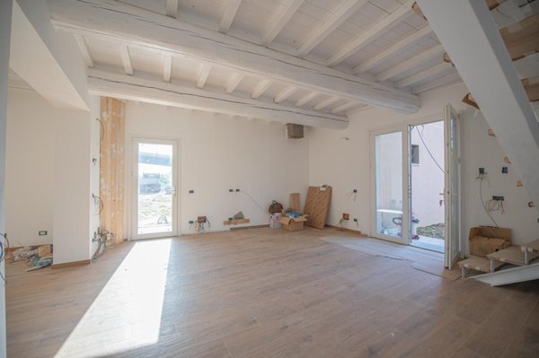 casa indipendente in vendita a Cascina in zona San Giorgio