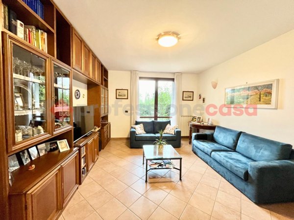 casa indipendente in vendita a Cascina