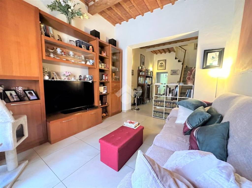 casa indipendente in vendita a Cascina in zona Navacchio