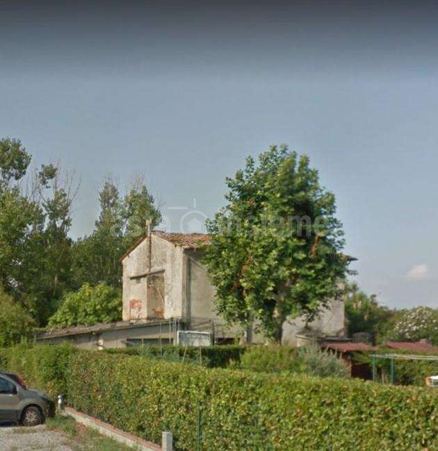 locale di sgombero in vendita a Cascina in zona Visignano