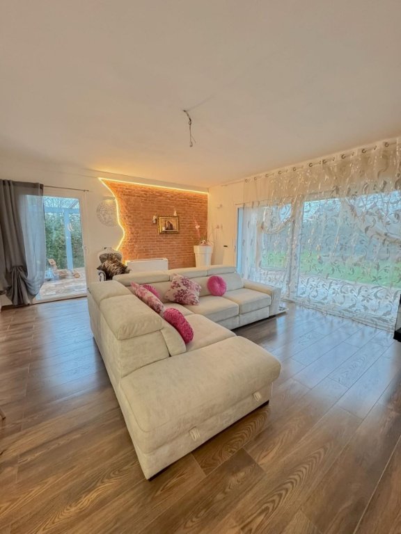 casa indipendente in vendita a Cascina