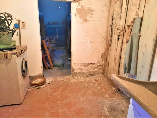 casa indipendente in vendita a Cascina in zona Latignano