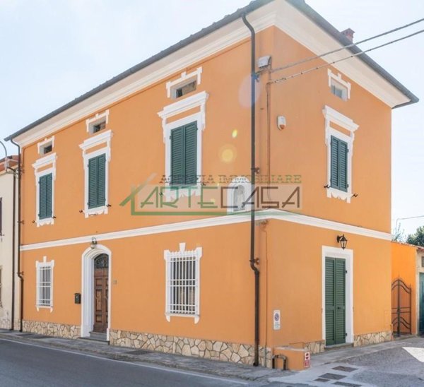 casa indipendente in vendita a Cascina in zona Navacchio