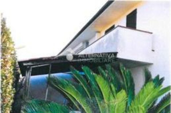 casa indipendente in vendita a Cascina