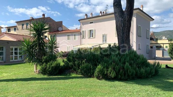 casa indipendente in vendita a Cascina in zona San Lorenzo a Pagnatico