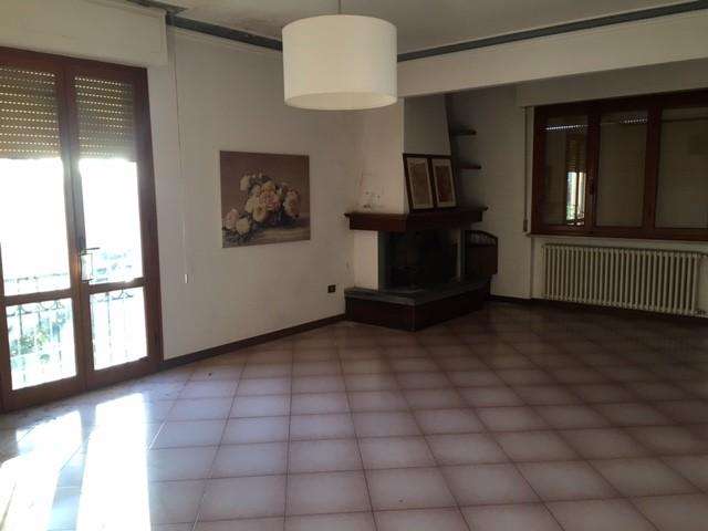 casa indipendente in vendita a Cascina