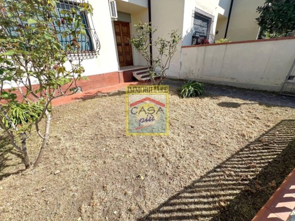 casa indipendente in vendita a Cascina