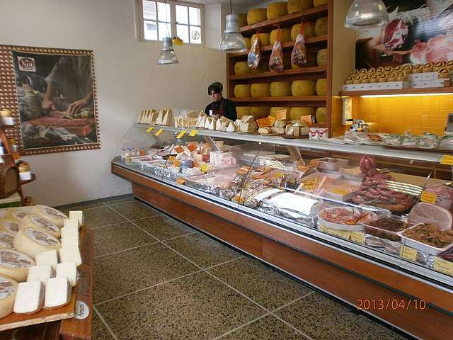 casale in vendita a Cascina