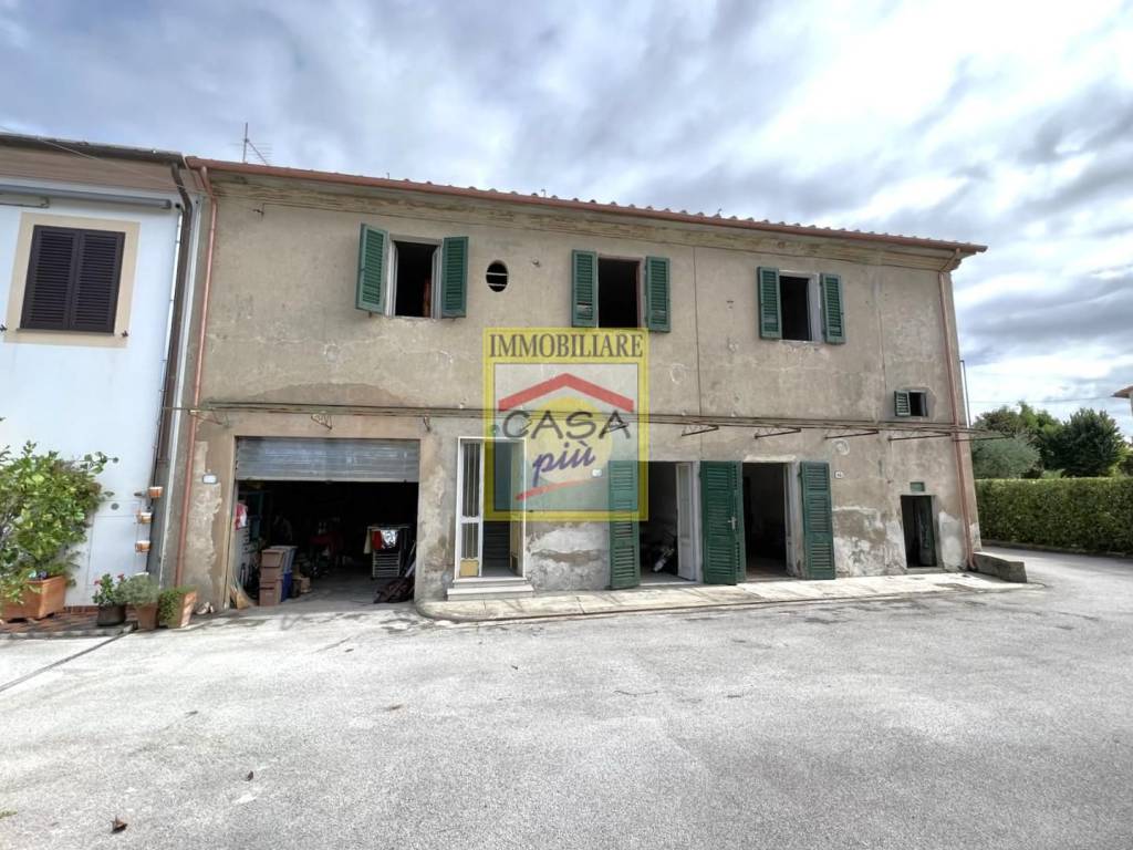 appartamento in vendita a Cascina in zona Visignano