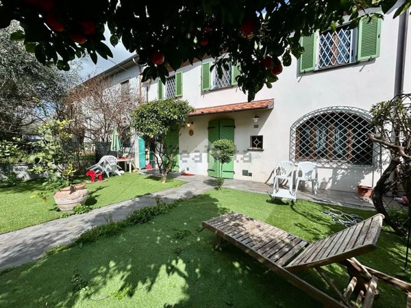 casa indipendente in vendita a Cascina in zona Laiano