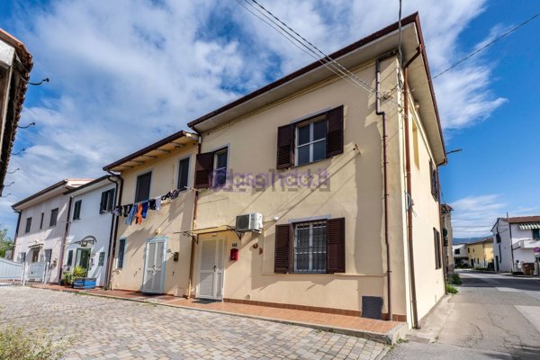 casa indipendente in vendita a Cascina