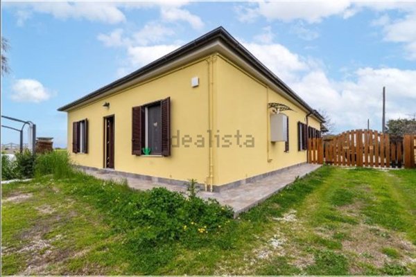 casa indipendente in vendita a Cascina