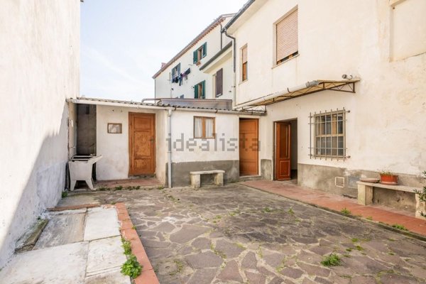 casa indipendente in vendita a Cascina in zona Laiano