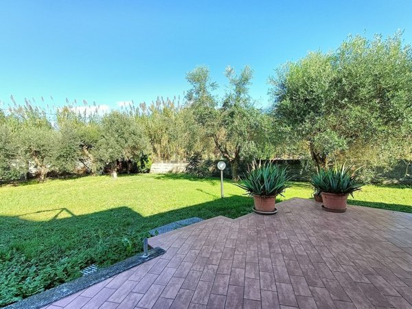 casa indipendente in vendita a Cascina