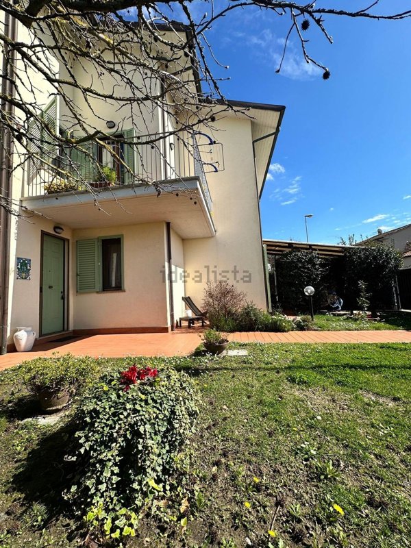 casa indipendente in vendita a Cascina in zona Titignano