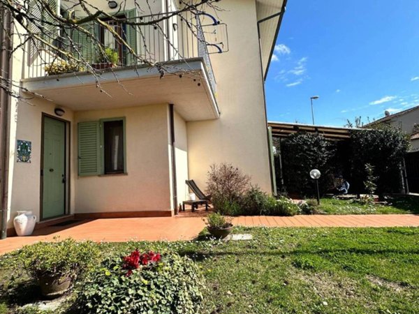 casa indipendente in vendita a Cascina in zona Titignano