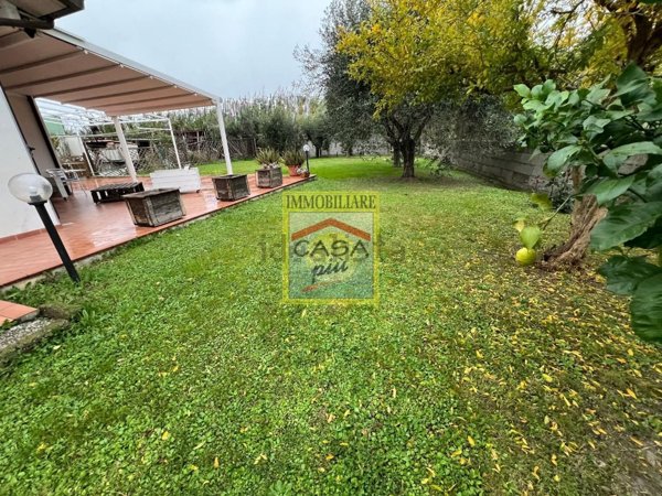 casale in vendita a Cascina in zona Navacchio
