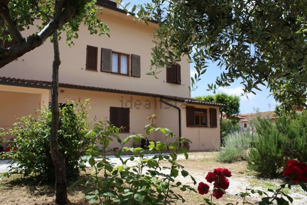 casa indipendente in vendita a Cascina