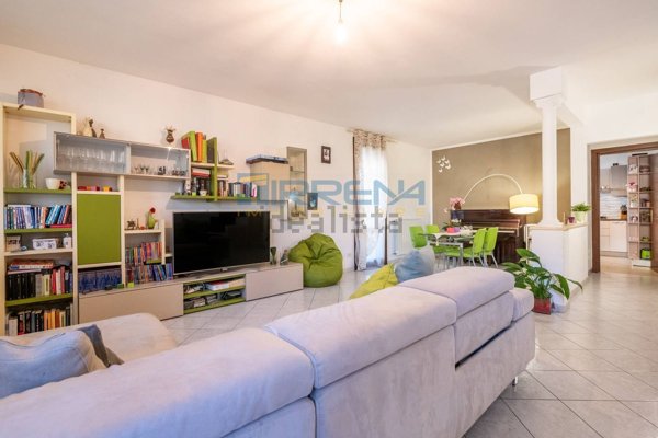 casale in vendita a Cascina