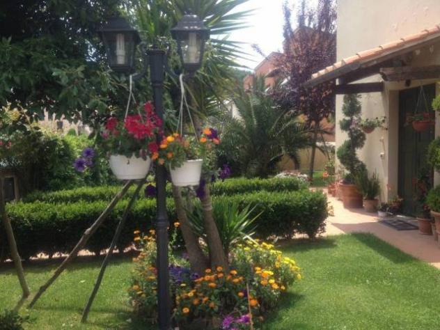 casa indipendente in vendita a Cascina