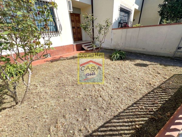 casa indipendente in vendita a Cascina
