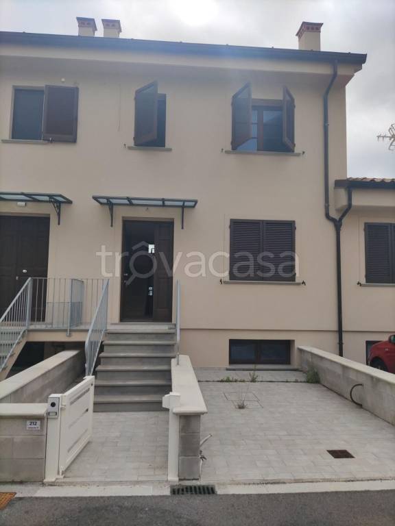 casa indipendente in vendita a Cascina in zona Navacchio